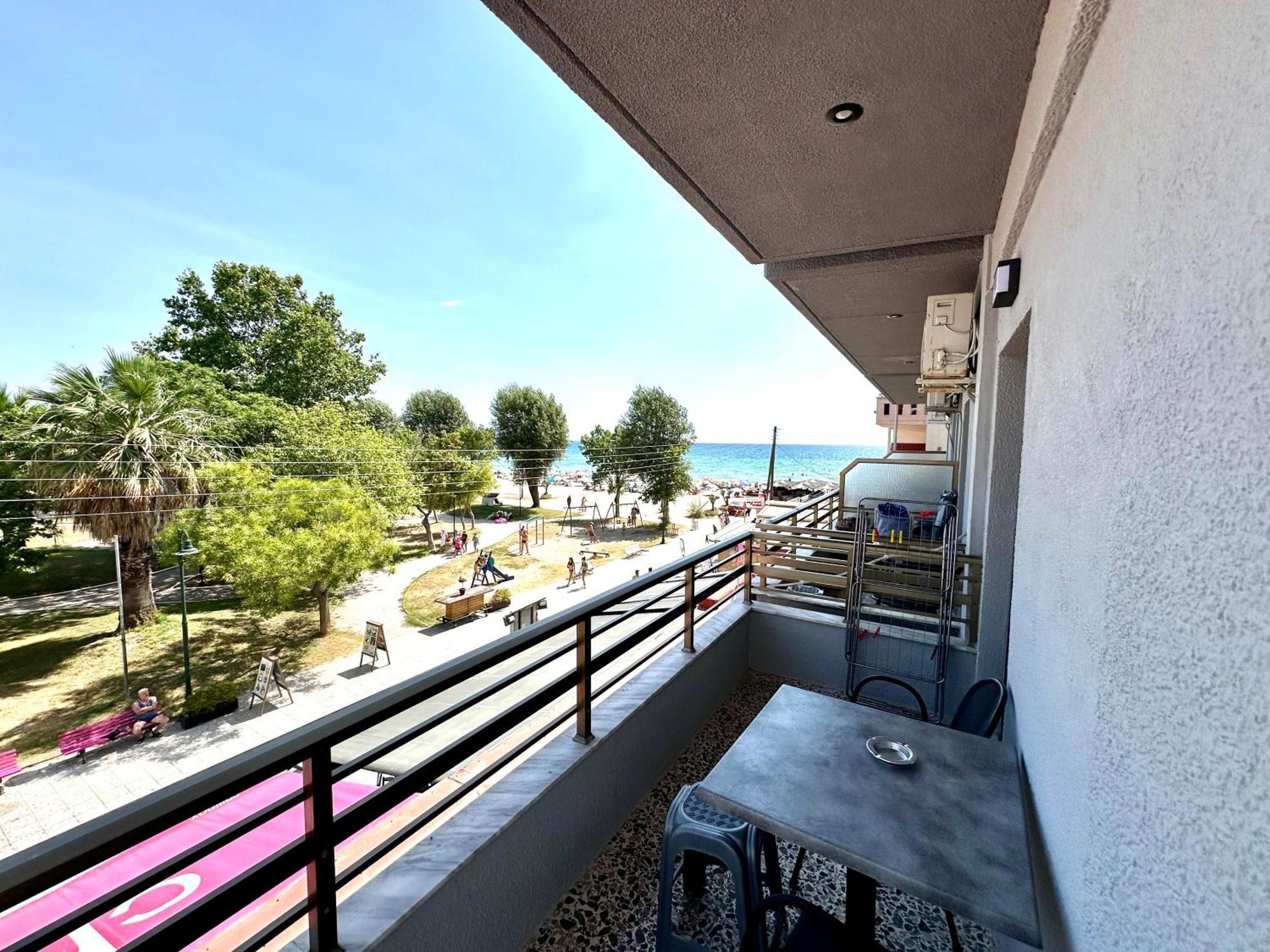 Aqua Beachfront Elegant Hotel Olympic Beach Exterior photo
